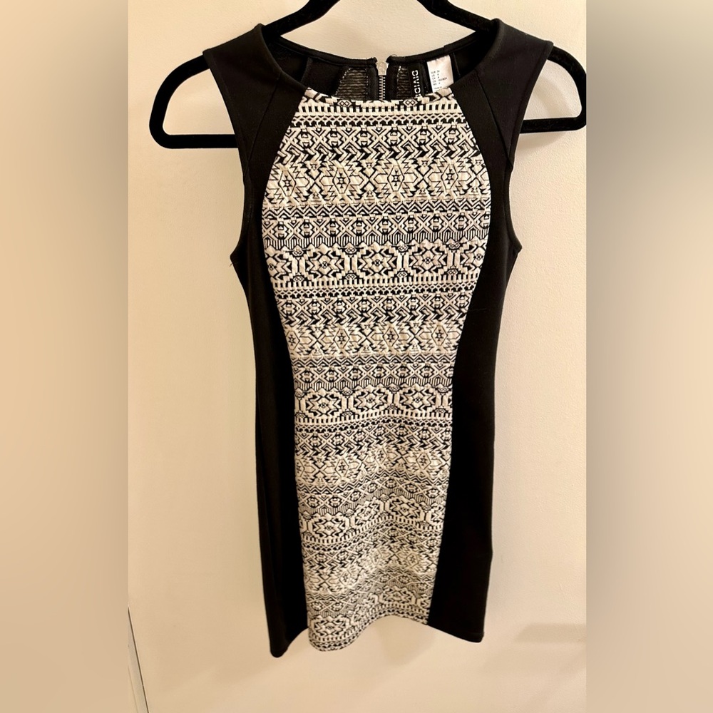 Black And White Print Dress (size 4)
